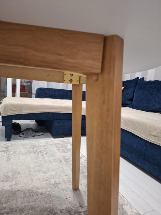 Masa moderna rotunda