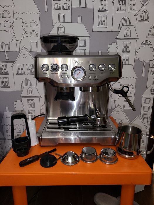 Полупрофесионална кафемашина с кафемелачка SAGE Barista Express