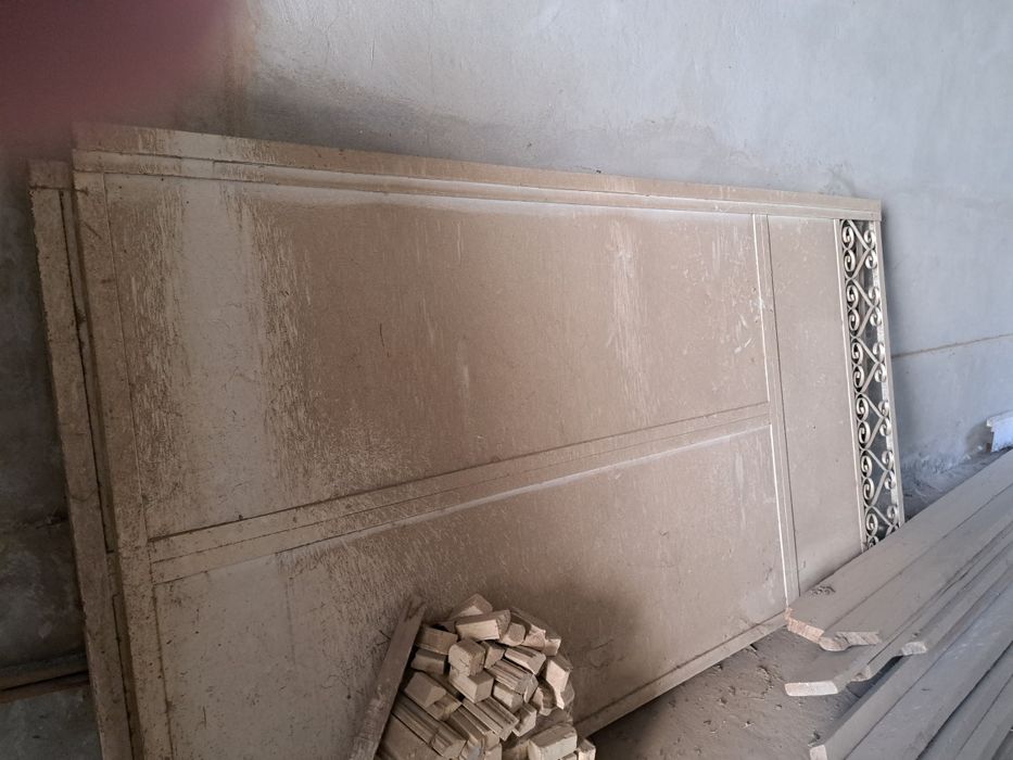 Темир дарвоза ёгочдан ромлар сотилади