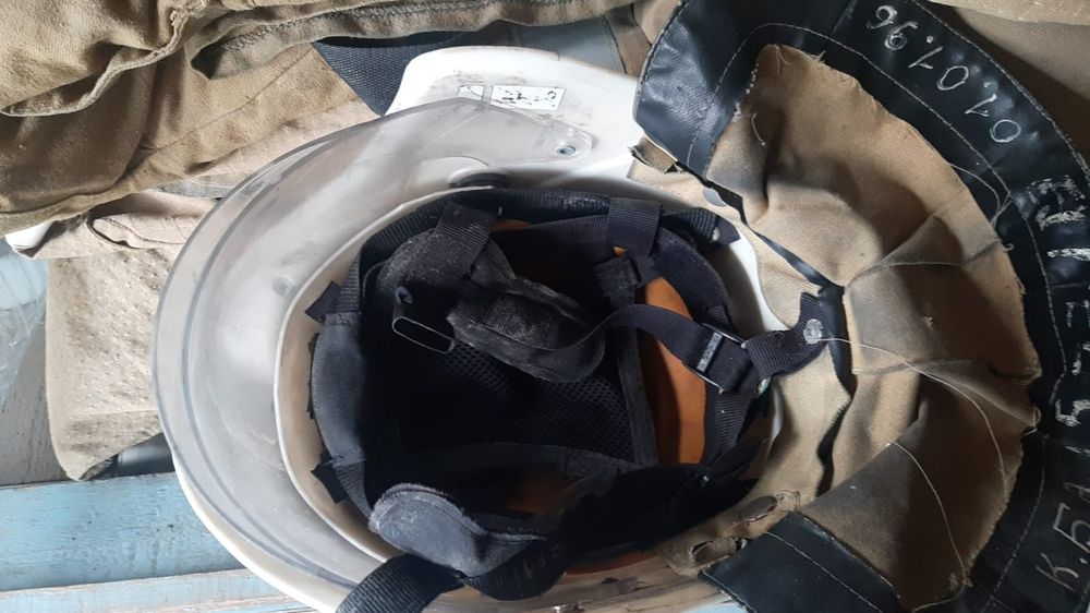 Шлем каска пожарного