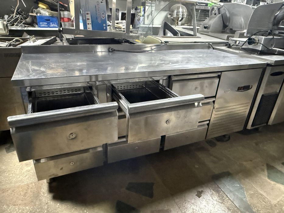 Стол холодильный с выдвижными ящиками