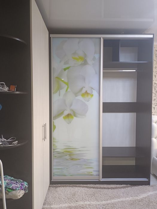 Продам  угловой шкаф