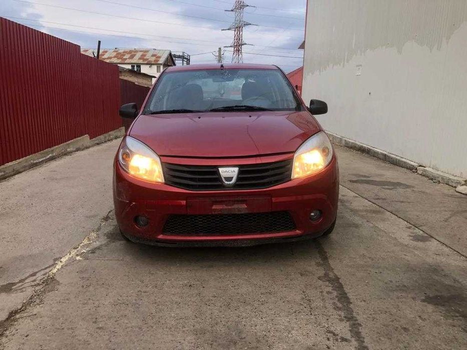 Dezmembrez Dacia Sandero 1.6 benzina 2008