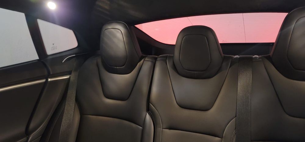 Тесла модел S 100D