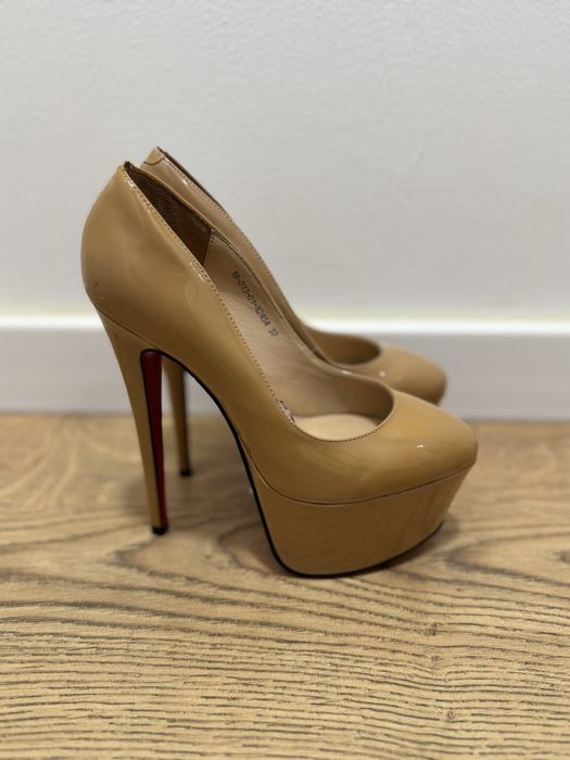 Pantofi tocuri înalte