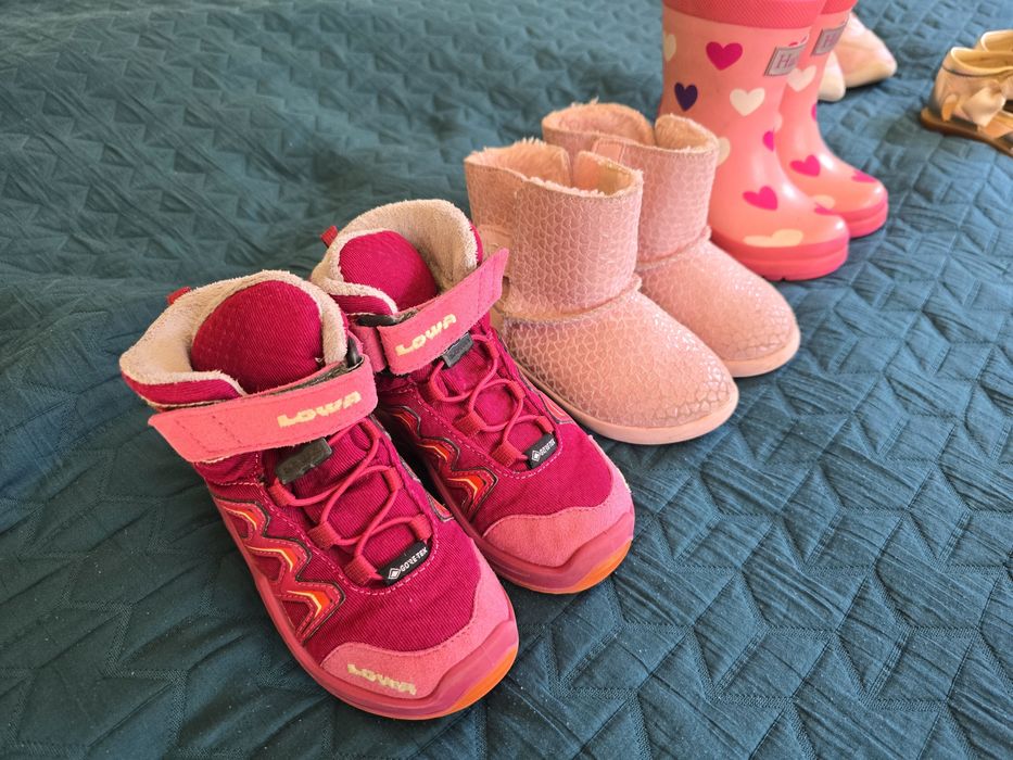 Сандалки, обувки и о ботушки- 18-24 размер UGG, Lowa,Nike