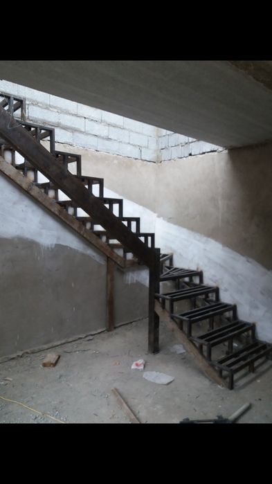 Металокаркас лестниц