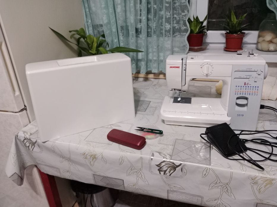 Швейная машина JANOME