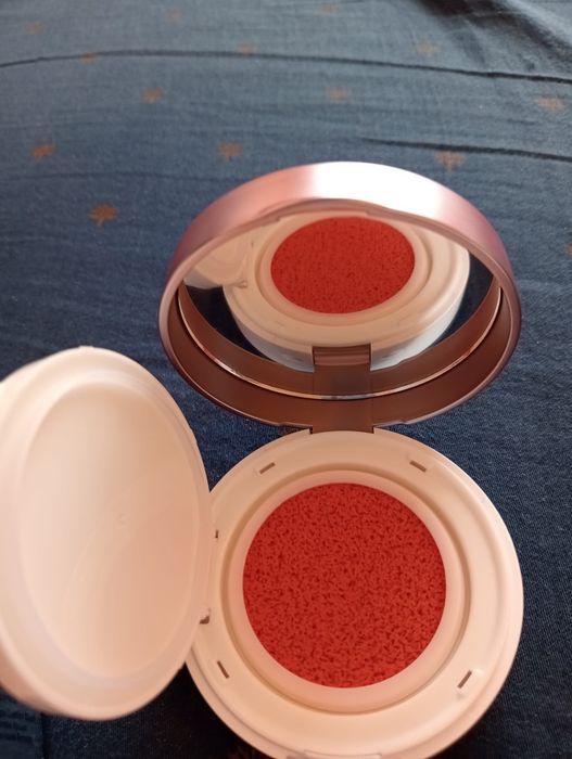 Vând fard de obraz Cushion Lancome Nou