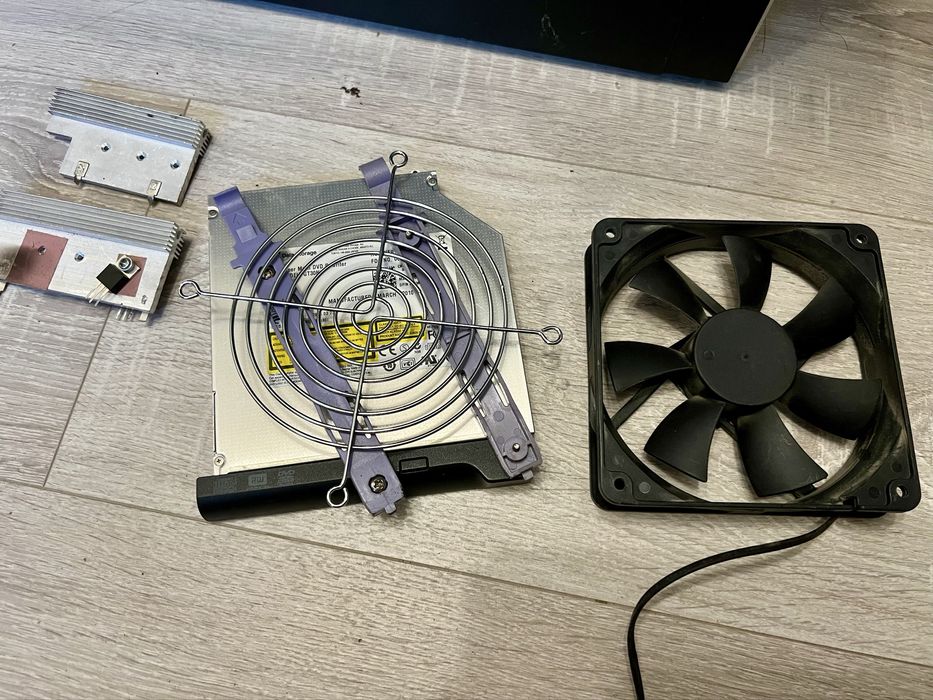 Стари компютър и компютърни части