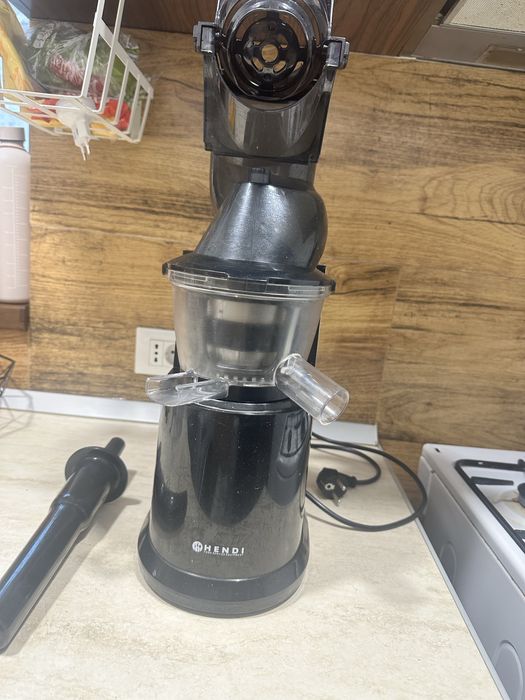 Storcator fructe prin presare la rece