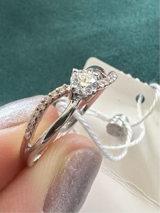 Кольцо с бриллянтом