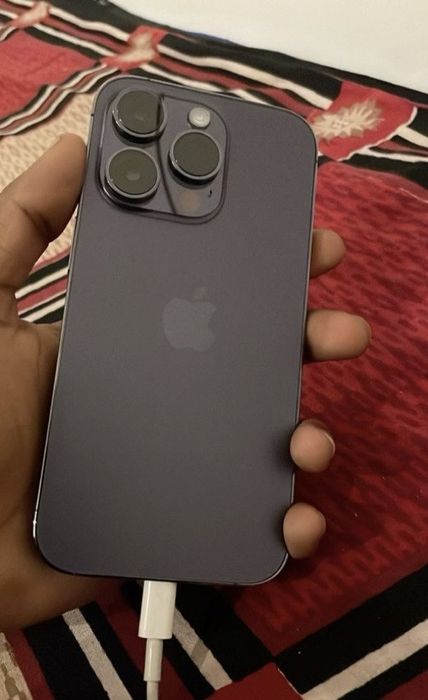 Продам айфон 14 про