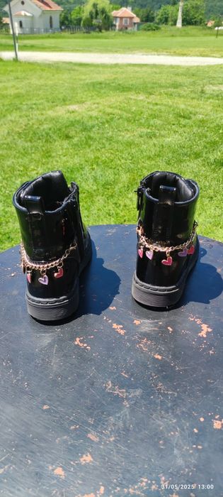 Детски лачени ботуши