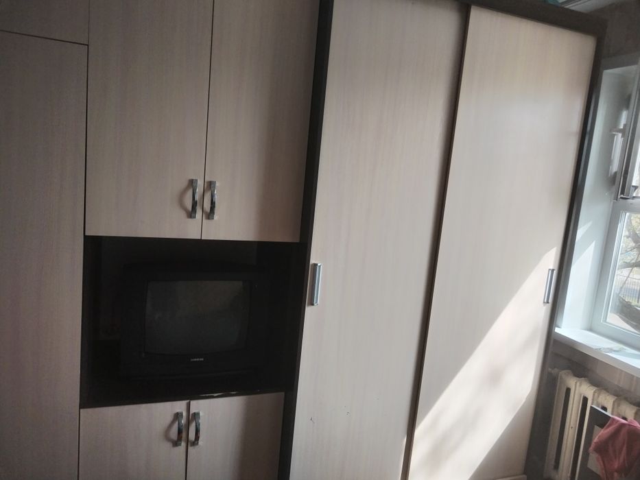 Продам хороший шкаф купе