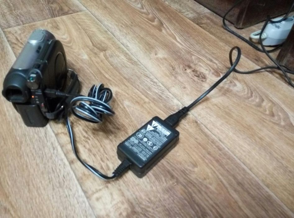 Видеокамера Sony DCR-DVD608E