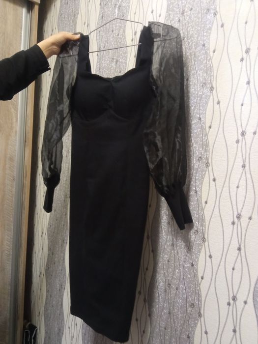 Вечернее черное платье