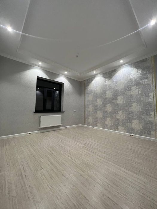 Toshkent viloyati Nurafshon shaxri markazida 2.75 sotixli 5 xonali uy