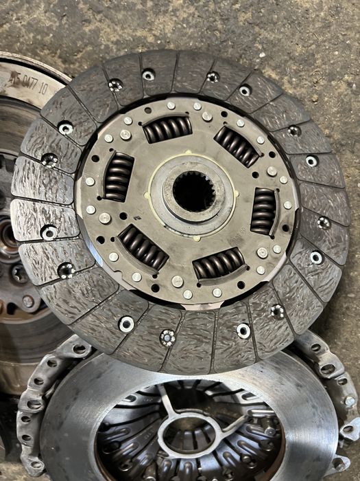 Kit ambreiaj volanta 320d 318d bmw f10 f30 e90 e60 n47d20a/c