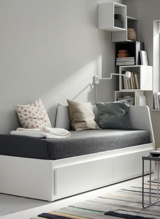 Canapea/divan Ikea Flekke cu saltele de spumă cu arcuri
Divan 2sertare