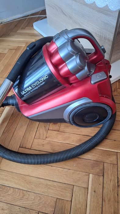 Практична прахосмукачка Daewoo с циклонен филтър и HEPA защита