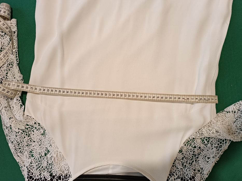 Бяла дамска рокля с дантела М