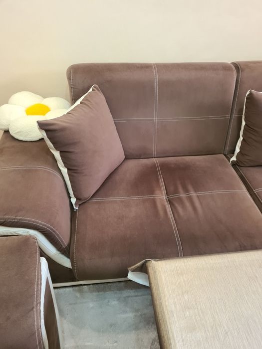Продавам ъглова холова гарнитура  555  евро