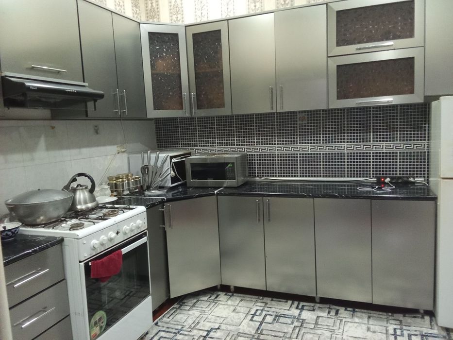 Умид Кургонида уй солади