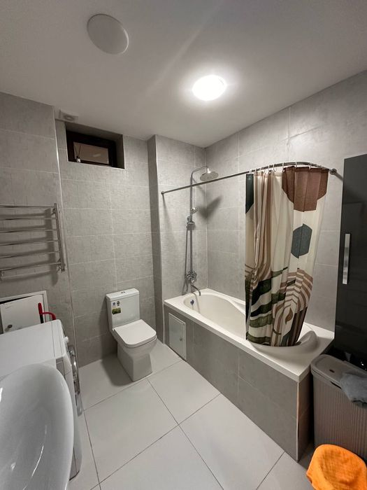 Продаётся двухкомнатная на м-в Риезий. Паркентский ( новостройка )