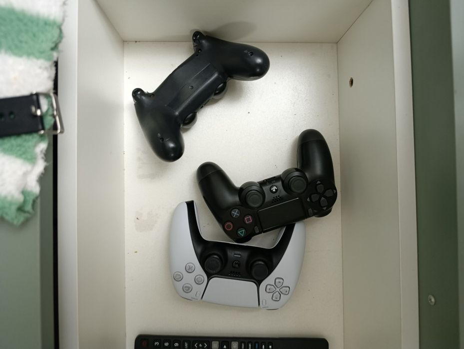 Playstation 4 в хорошем состоянии с подпиской плюс