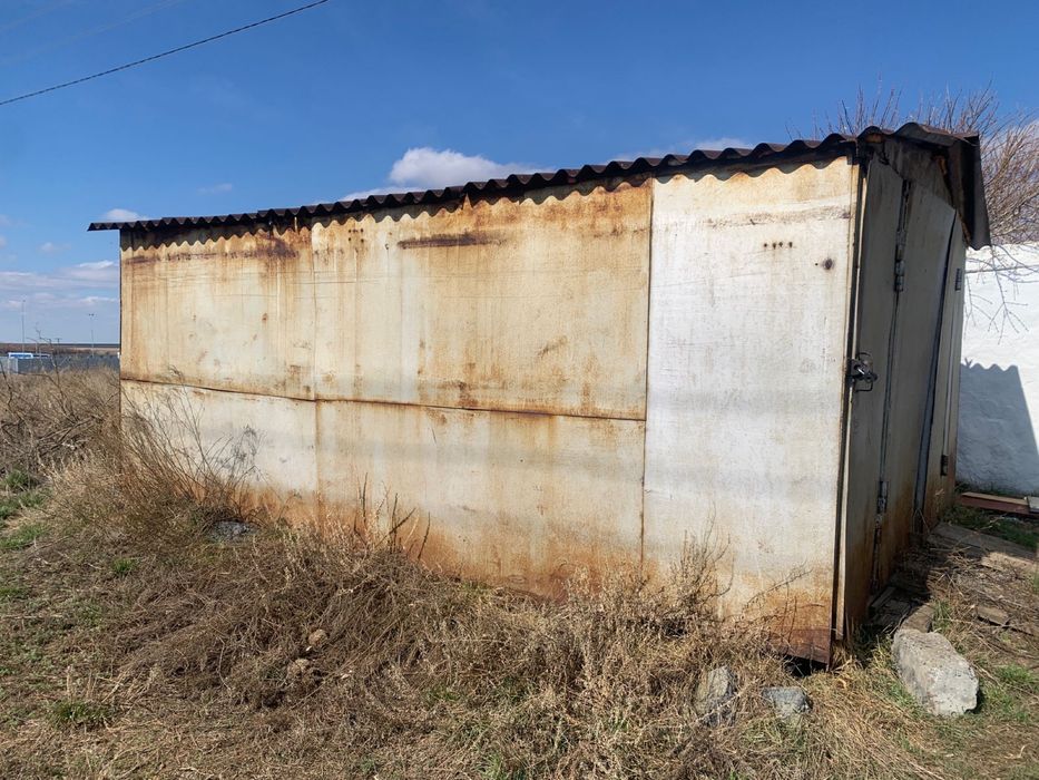 Гараж железный .