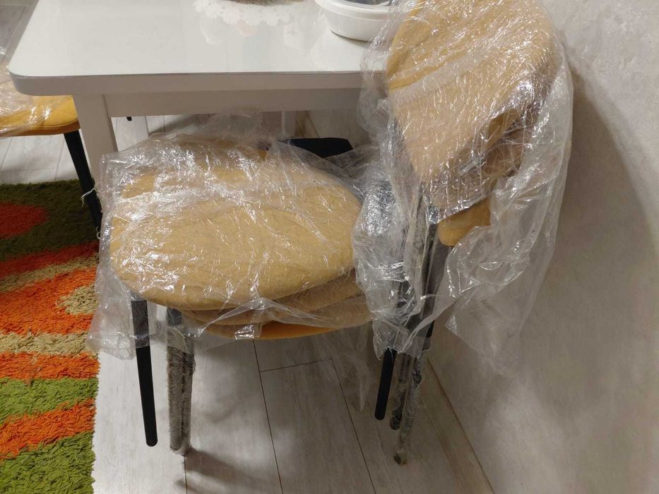 Стол кухонный со стульями