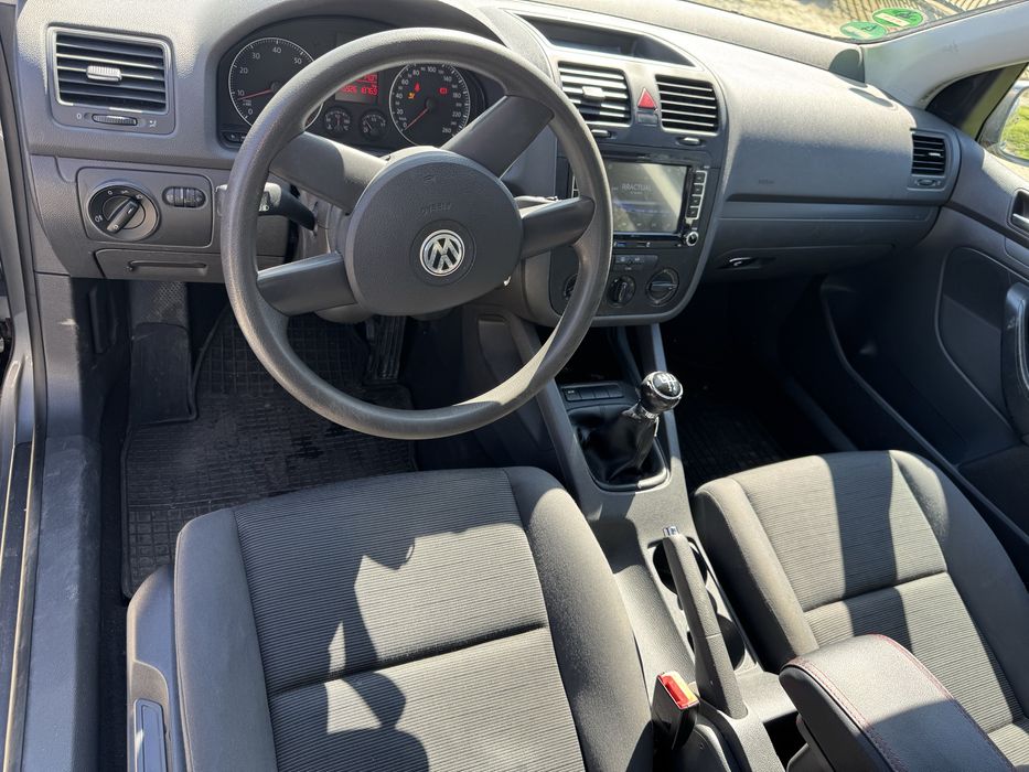 Vw golf 5 1.6 mpi 102 CP