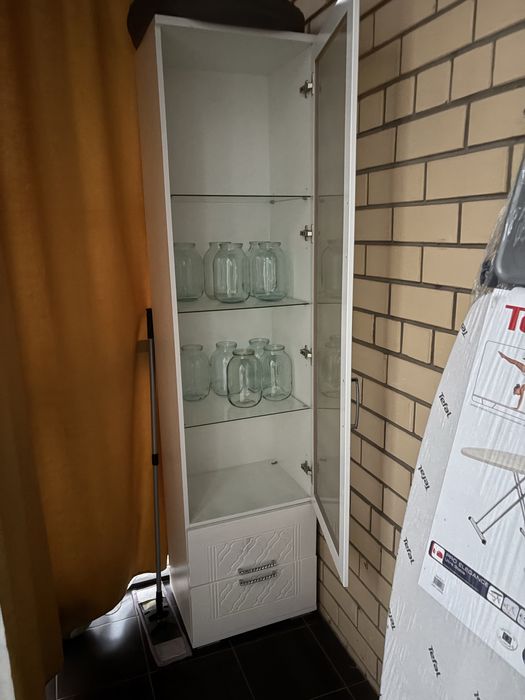 Продам шкаф стеклянный