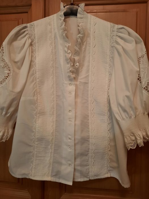 Bluza tiroleza cu broderie mărimea 50-52