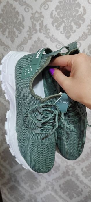 Кроссовки тряпичные и лёгкие