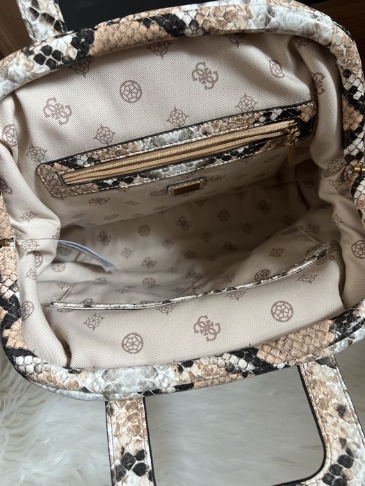 Нова чанта guess