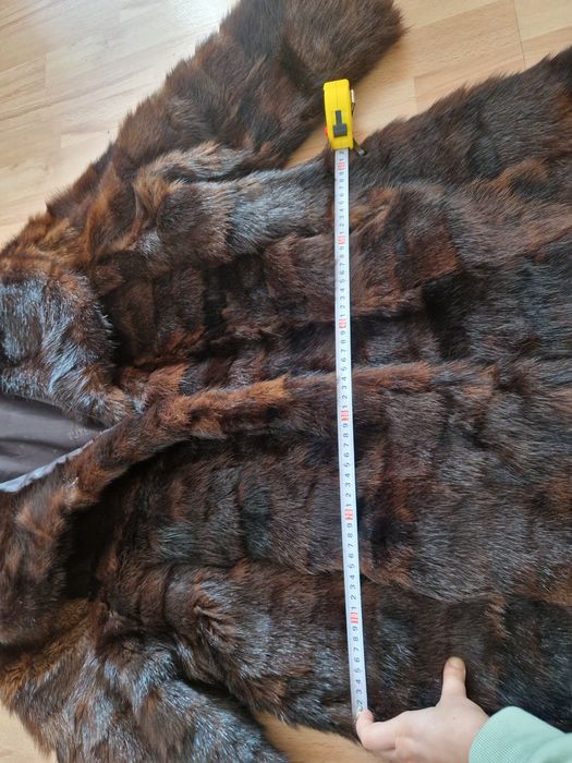 Vând haină din blană naturală de nurcă (vizon), mărimea M–L, elegantă