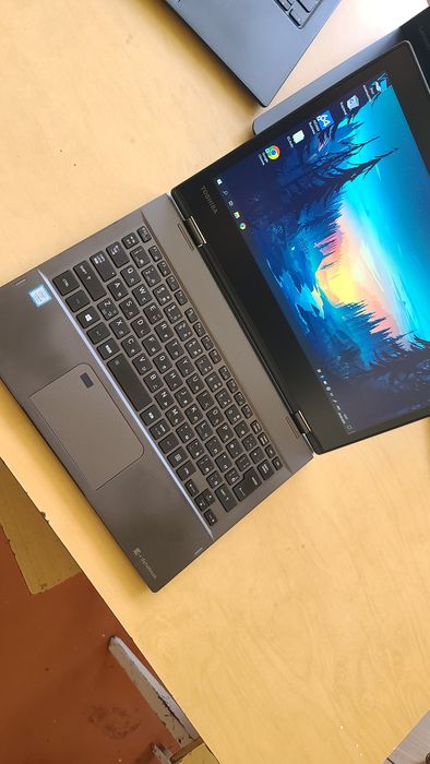 Toshiba Dynabook Portégé X20W-D (360° Transformer) – Intel Core i7-720