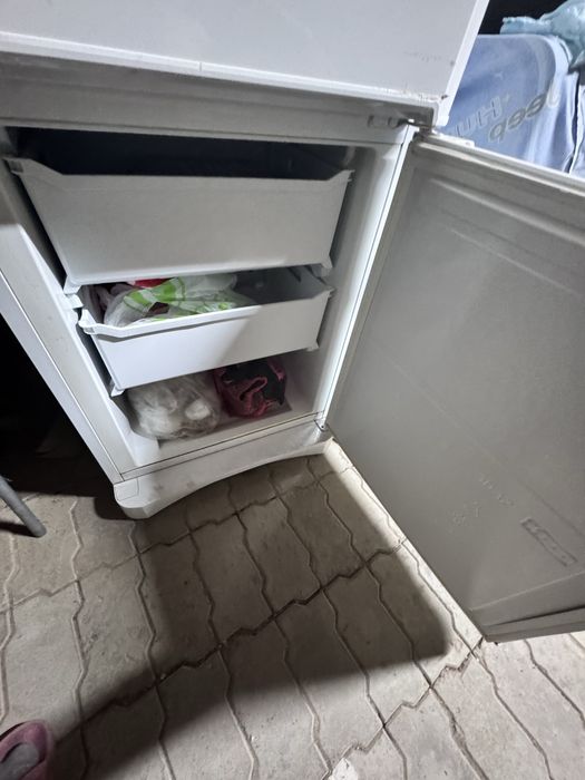 Холодильник, в рабочем состояний.