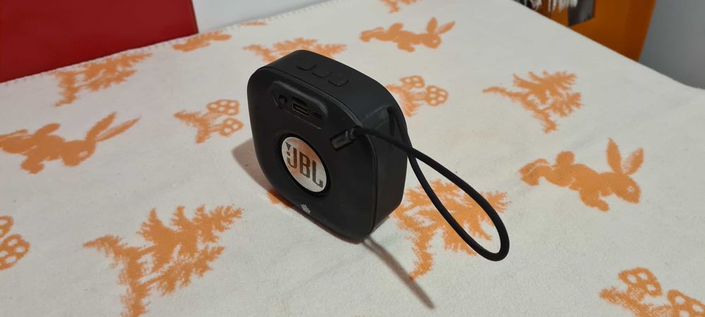 Boxa JBL portabila = 100 lei