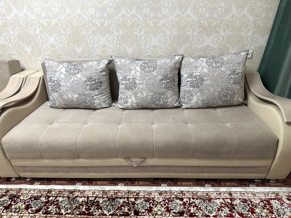 Продается  диван в хорошем состоянии.