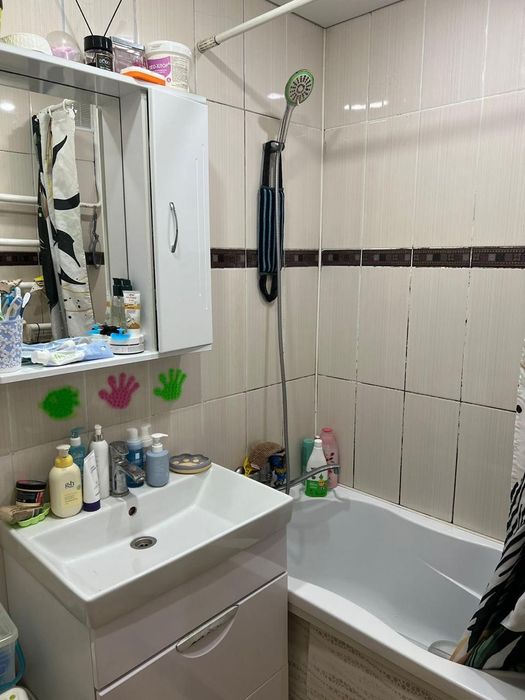 Продам 2 ком 2/5  р-н Голубого рынка
