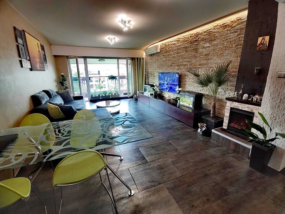 Продава се Многостаен апартамент в Бургас, Лазур - 131 кв.м за 1141 €/кв.м - Снимка #1