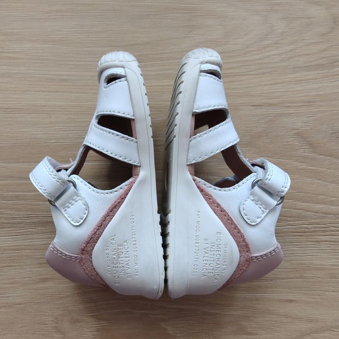 Sandale Biomecanics 22