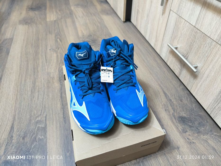 Волейболни маратони/обувки Mizuno Wave Lighting Z8 Mid