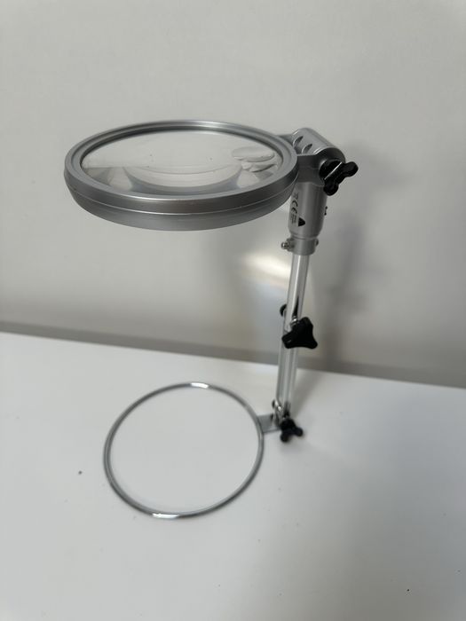 Lupa reglabila cu led