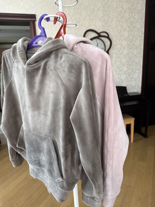 Продам 2 спортивных костюма