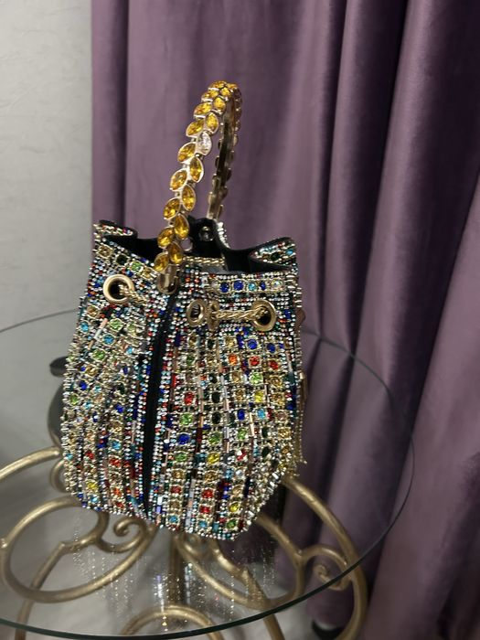 Сумка шикарная со стразами.