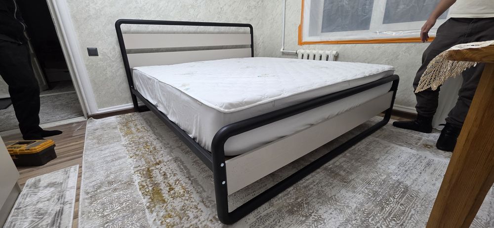 Металлическая современный кровать. Zamonaviy evro stil kravat.